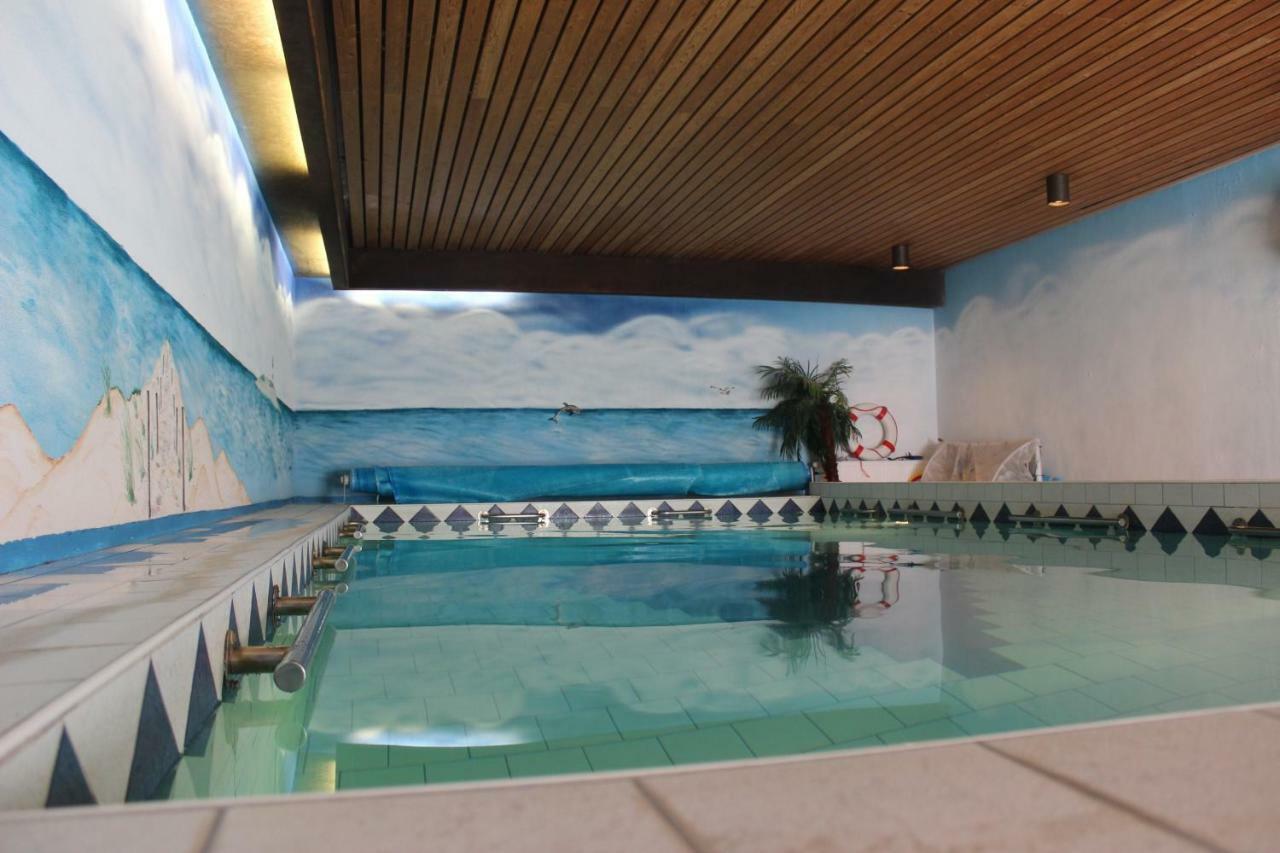 Haus Abbi, Ferienwohnung Mit Schwimmbad Hage Bagian luar foto