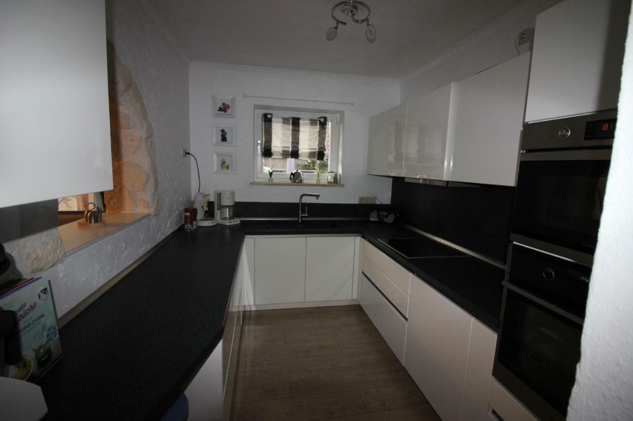 Haus Abbi, Ferienwohnung Mit Schwimmbad Hage Bagian luar foto