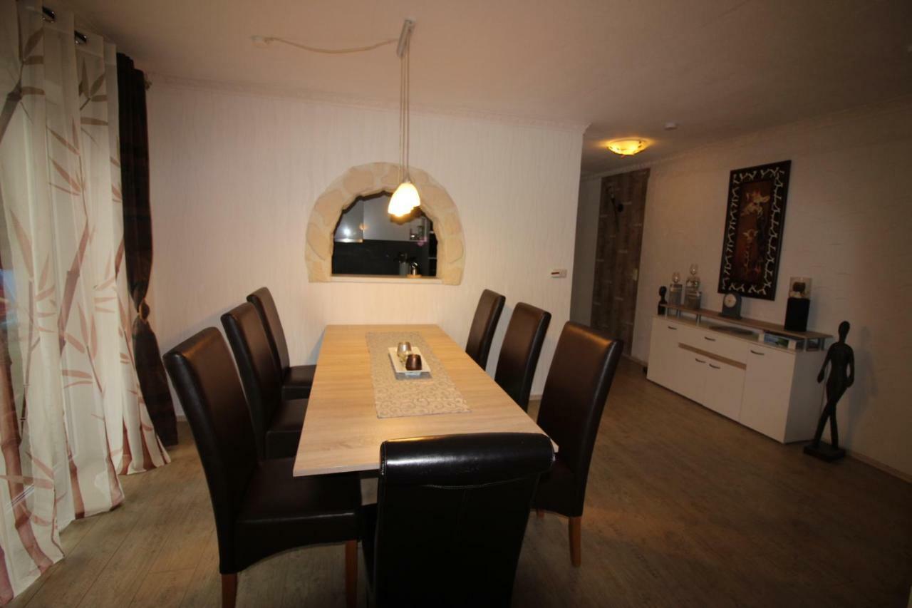 Haus Abbi, Ferienwohnung Mit Schwimmbad Hage Bagian luar foto
