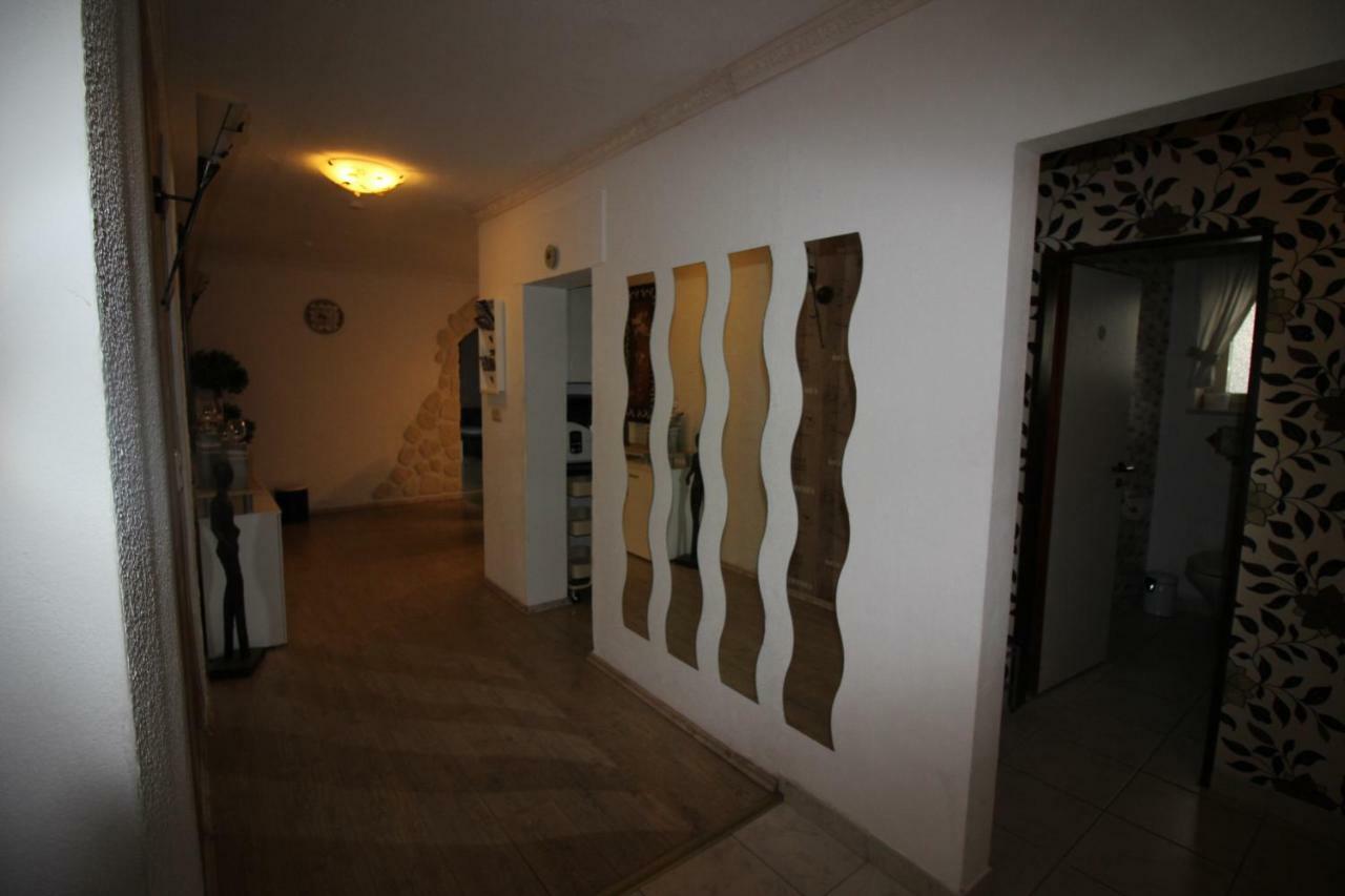 Haus Abbi, Ferienwohnung Mit Schwimmbad Hage Bagian luar foto
