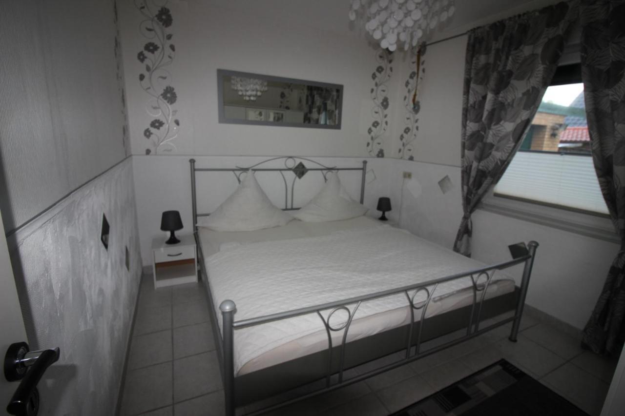 Haus Abbi, Ferienwohnung Mit Schwimmbad Hage Bagian luar foto