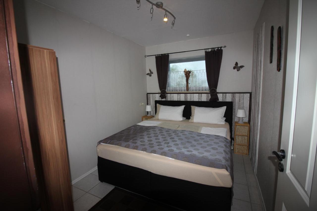 Haus Abbi, Ferienwohnung Mit Schwimmbad Hage Bagian luar foto